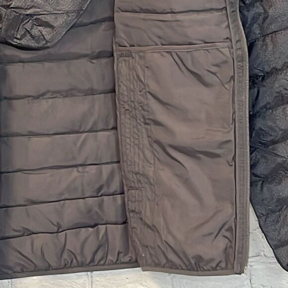 Amazon Men's Lightweight Water-Resistant Packable Hooded Puffer Jacket - Picture 8 of 10